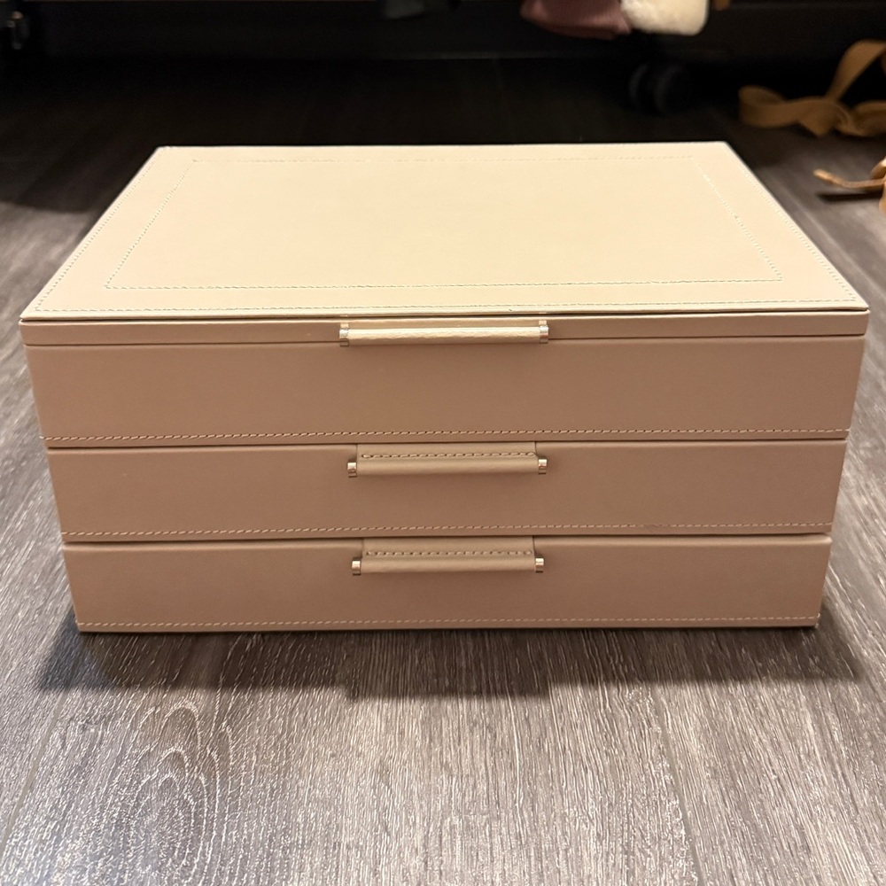 Wolf Designs Sophia Jewelry Box (Mink Taupe)